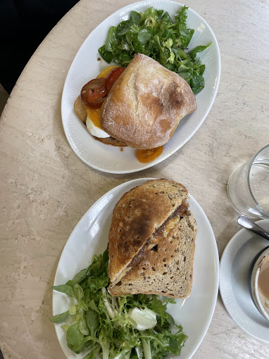 Enjoy a meal at The Gallery Café, where a team of bakers has prepared fresh food, cakes, and pastries for your enjoyment. The menu is inspired by the current season and the diverse availability of fresh and innovative ingredients. Chef Mark Flood, along with his team of experts, has created a selection of dishes that represent high-quality traditional British cuisine, prepared in the most sustainable way possible.